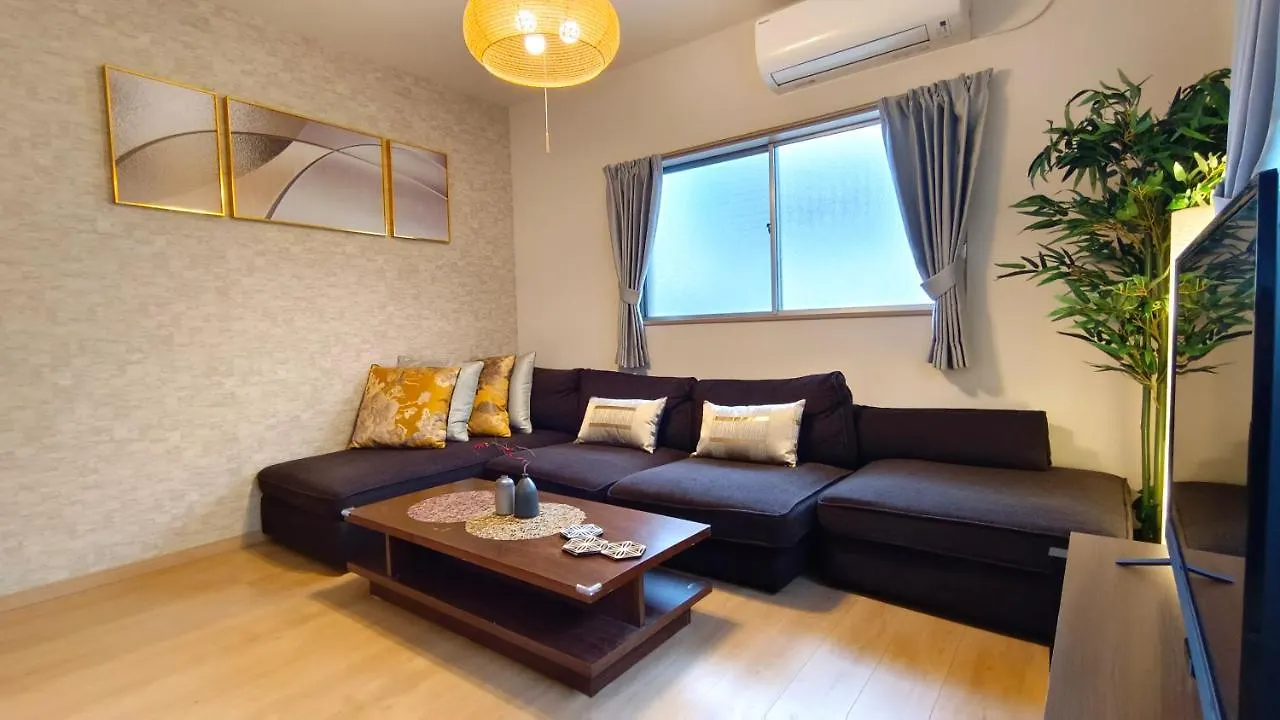 Dom wakacyjny Tsukiyume Kan - House With Parking, 10Mins To Usj, Tennoji, Namba Osaka